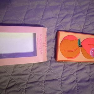 Revolution eyeshadow palette juicy peach